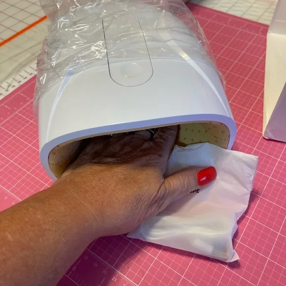 Hand massager with charger included, never used - Picture 2 of 6